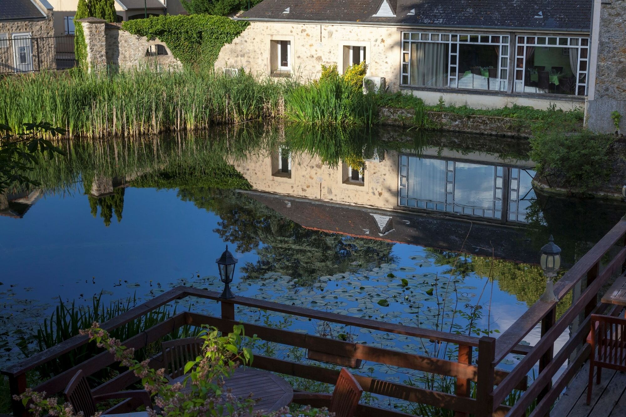 Auberge Du Manet Монтиньи-ле-Бретонё Экстерьер фото
